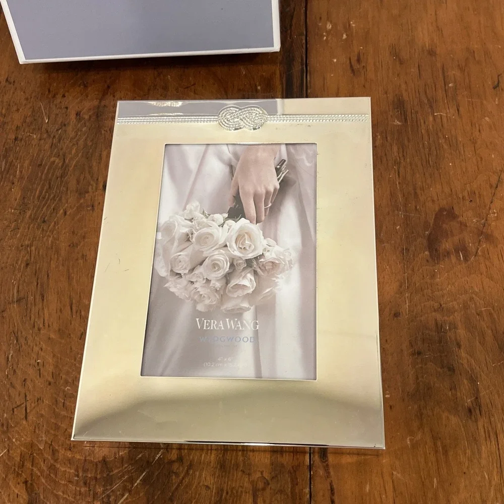 Wedgwood Vera Wang Vera Infinity Frame 5x7 Frame NEW IN BOX and Original Package